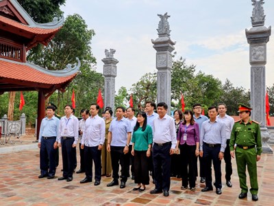 Phó Thủ tướng Nguyễn Văn Thắng dâng hương tri ân các Anh hùng liệt sĩ tại Điện Biên