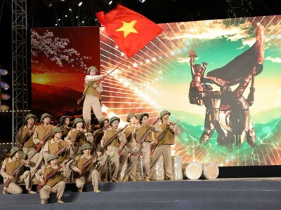 Sâu lắng, tự hào đêm nghệ thuật “Điện Biên - Bản hùng ca chiến thắng”