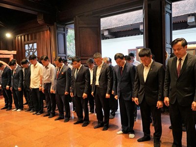 Phó Thủ tướng Nguyễn Văn Thắng tri ân các Anh hùng liệt sĩ tại Điện Biên