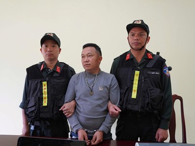 Khởi tố, bắt tạm giam một đối tượng về tội sản xuất, buôn bán hàng cấm