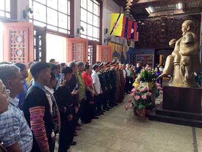 Tôn vinh vai trò nòng cốt của già làng, trưởng bản, người có uy tín