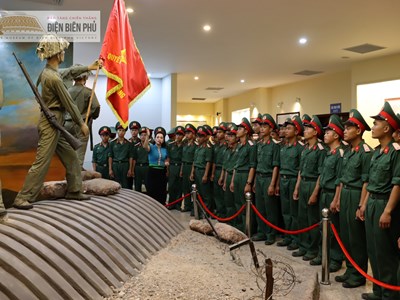 Khơi dậy lòng tự hào về Chiến thắng Điện Biên Phủ đến chiến sĩ trẻ