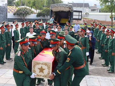 Điện Biên: Đón 9 hài cốt liệt sĩ quân tình nguyện Việt Nam hy sinh tại Lào về nước