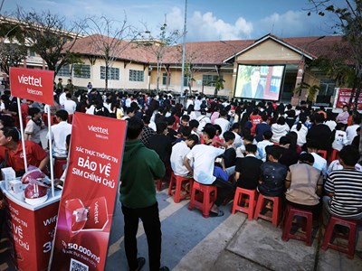 Khán giả An Giang xúc động khi xem phim “Địa đạo - Mặt trời trong bóng tối”