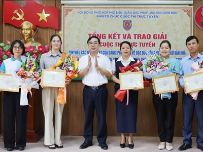 Trao giải Cuộc thi tìm hiểu các nghị quyết của Đảng và pháp luật về đạo đức công vụ