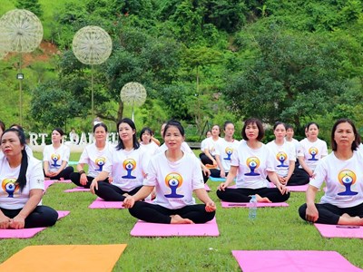 Sôi nổi hoạt động hưởng ứng Ngày Quốc tế Yoga tại cao nguyên Mộc Châu