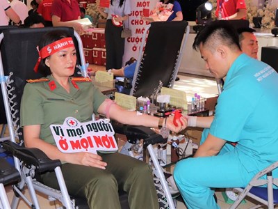 Chương trình “Hành trình Đỏ” tại Sơn La tiếp nhận hơn 1.000 đơn vị máu trong ngày đầu tiên
