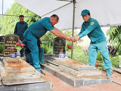 Lấy mẫu xác định danh tính 168 hài cốt liệt sĩ tại Nghĩa trang Liệt sĩ xã Mai Sơn
