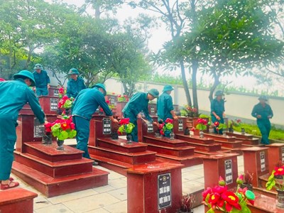 Dâng hương tri ân liệt sĩ tại Mù Cang Chải sau khai quật, lấy mẫu ADN
