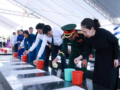 Phó Chủ tịch nước dự Lễ truy điệu và an táng 235 hài cốt liệt sĩ là quân tình nguyện, chuyên gia Việt Nam