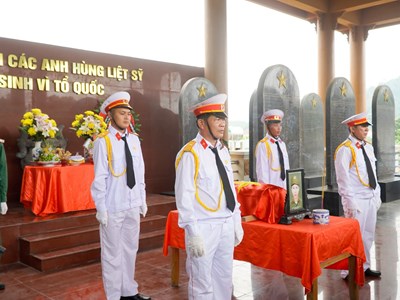 Đón nhận và an táng hài cốt liệt sĩ Nguyễn Tiến Dũng tại Nghĩa trang Liệt sĩ Văn Yên
