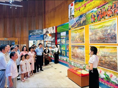 Điện Biên mang “Sắc màu văn hoá, điểm đến vùng Tây Bắc” đến Quảng Ninh