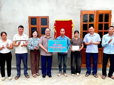 Lai Châu: Bàn giao nhà “Đại đoàn kết” cho hộ nghèo phường Tân Phong