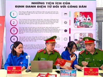 Tuổi trẻ Đông Cuông xung kích với phong trào “Bình dân học vụ số”
