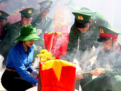 Các anh trở về, hòa vào lòng đất mẹ thân thương