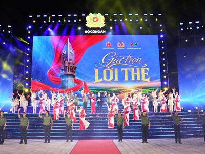 Xúc động đêm nghệ thuật “Giữ trọn lời thề” tri ân các Anh hùng liệt sĩ