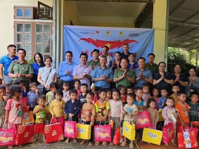 Ấm áp nghĩa tình nơi điểm trường khó khăn vùng cao Co Mạ