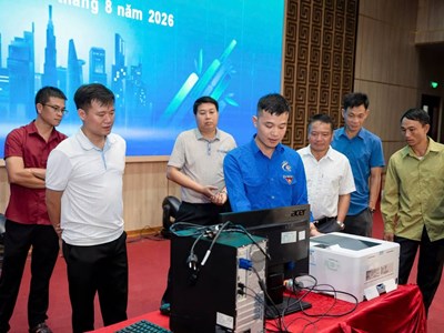 Điện Biên: Trao tặng 33 bộ máy tính cho các thôn, bản xã vùng cao Tuần Giáo