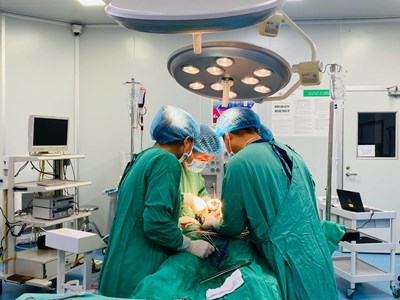 Kịp thời cứu sống bệnh nhân 29 tuổi bị vết thương thấu bụng nguy kịch