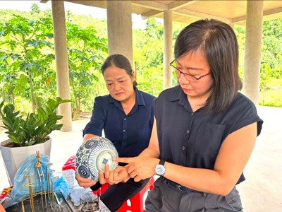 Lào Cai: Phát hiện nồi đồng chứa nhiều gốm cổ tại xã Phúc Khánh