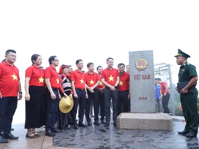 Thiêng liêng Hành trình “Tôi yêu Tổ quốc tôi” tại cực Tây A Pa Chải