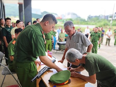Bát Xát ra mắt mô hình điểm vận động thu hồi vũ khí, vật liệu nổ