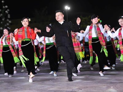 Mường Lò mở hội “Tinh hoa xòe Thái - Sắc màu Tây Bắc”
