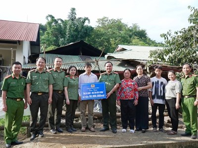Công an Cao Bằng hỗ trợ xây nhà cho hộ khó khăn vùng biên