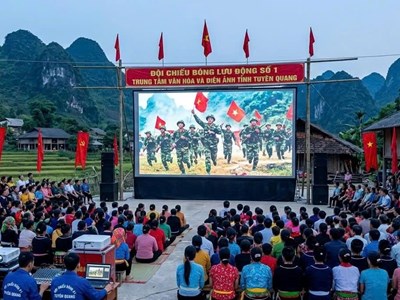 Chiếu phim cách mạng phục vụ người dân vùng cao Tuyên Quang