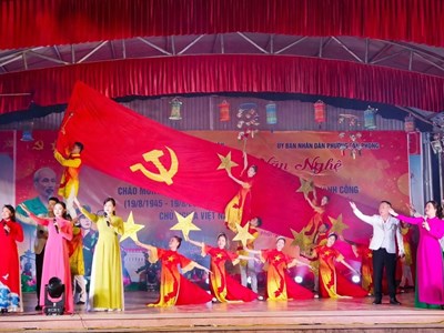 Lao Tỷ Phùng rộn ràng đêm văn nghệ chào mừng Quốc khánh 2.9