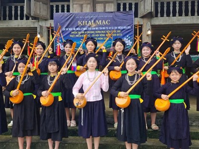 Giữ tiếng đàn Tính của người Tày ở Lâm Thượng