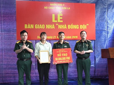 Bàn giao “Nhà đồng đội” tặng gia đình quân nhân tại phường Tô Hiệu
