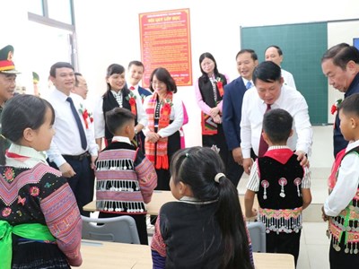 Khánh thành trường nội trú liên cấp vùng biên giới Lóng Phiêng