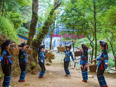 Khám phá “Hương sắc Sim San” giữa mùa thu Y Tý