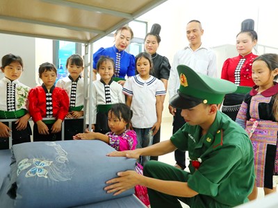 Ngôi trường nơi phên dậu Tổ quốc: Gieo chữ, dựng tương lai