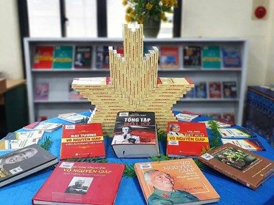 Trưng bày sách kỷ niệm 115 năm Ngày sinh Đại tướng Võ Nguyên Giáp