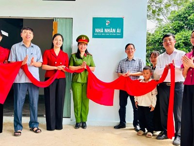 Khánh thành 8 nhà Nhân ái cho các gia đình khó khăn ở Điện Biên