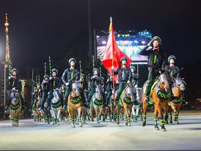 Biểu diễn kỵ binh, nhạc kèn phục vụ người dân, du khách Lạng Sơn dịp Quốc khánh 2.9
