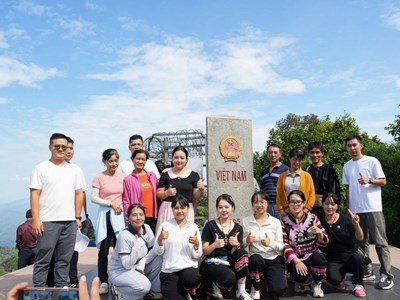 A Pa Chải đón khách nơi “một tiếng gà gáy ba nước cùng nghe“