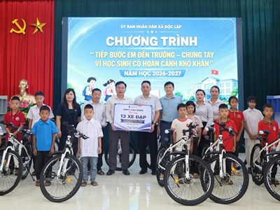 Tiếp sức học sinh khó khăn xã vùng cao Độc Lập bước vào năm học mới