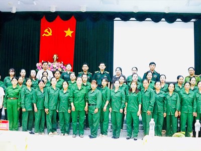 Phụ nữ phường Tịnh Biên tham gia tự quản đường biên, cột mốc 
