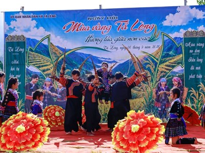 Mùa vàng Tả Lèng rộn ràng sắc màu văn hóa Mông