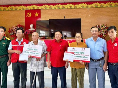 Kết nối nguồn lực hỗ trợ người dân, học sinh có hoàn cảnh khó khăn