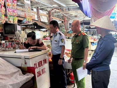 Tuyên Quang triển khai 8 nhóm giải pháp chống buôn lậu, hàng giả