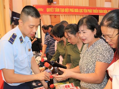 Lào Cai hướng dẫn người dân nhận diện hàng thật, hàng giả