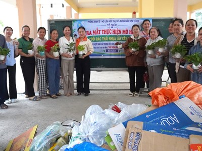 Phú An ra mắt mô hình đổi rác thải nhựa lấy cây xanh
