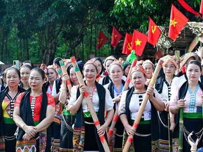 Tái hiện Lễ hội Xỏ Nặm Phạ của người Thái ở Châu Lộc