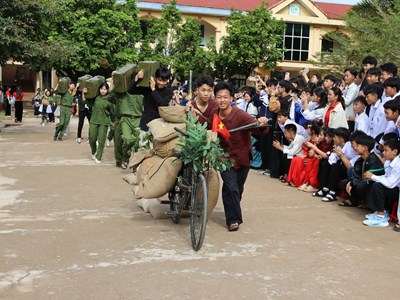 Đưa lịch sử Chiến thắng Điện Biên Phủ đến với học sinh Nà Hỳ