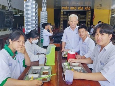 Cụ ông ở tuổi 91 vẫn miệt mài làm việc thiện theo gương Bác