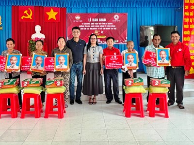 An Giang: Bàn giao 11 căn nhà Chữ thập đỏ cho đồng bào Khmer khó khăn